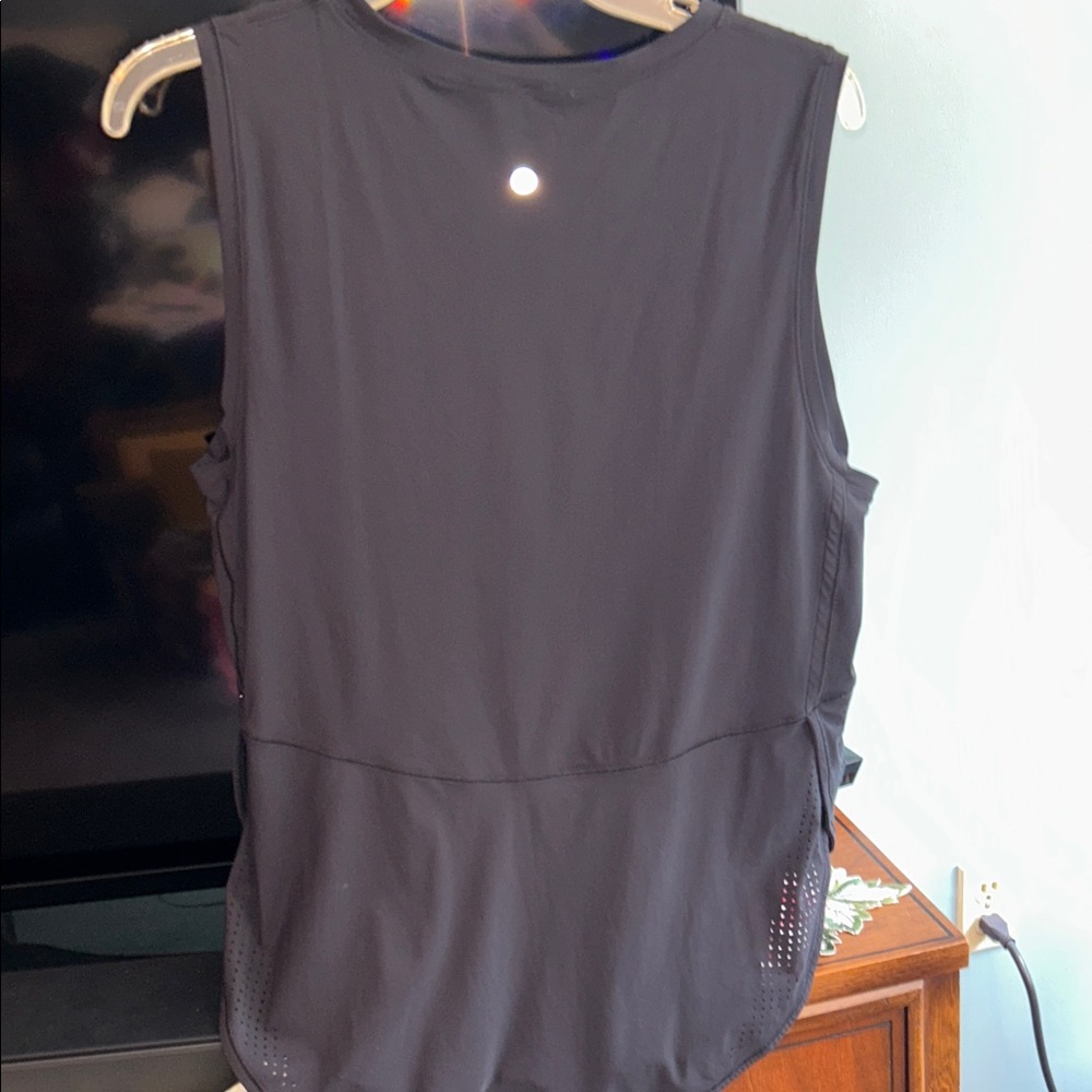 Lululemon Black Sleeveless Women's workout Top - Size XL